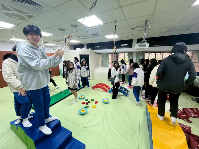 學生體驗多感官教室之器材